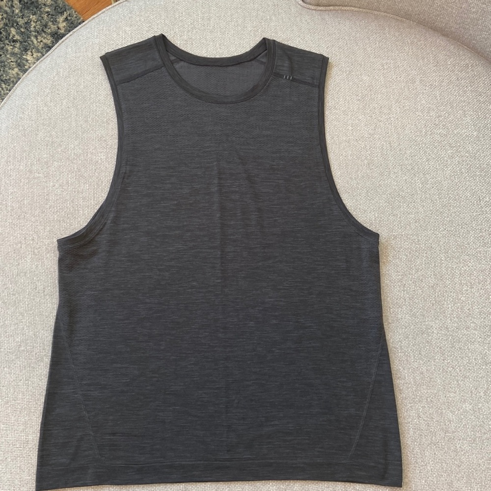 Lululemon Metalvent Sleevless Shirt, Size L. Black